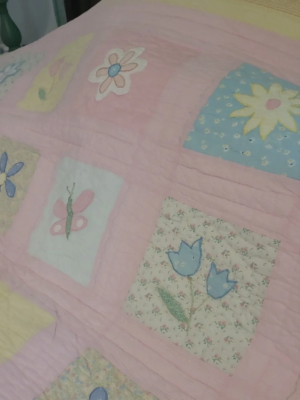 Cutter Quilt Pastel Pink Appliqué Floral Quilt - Soft Patchwork Bedding